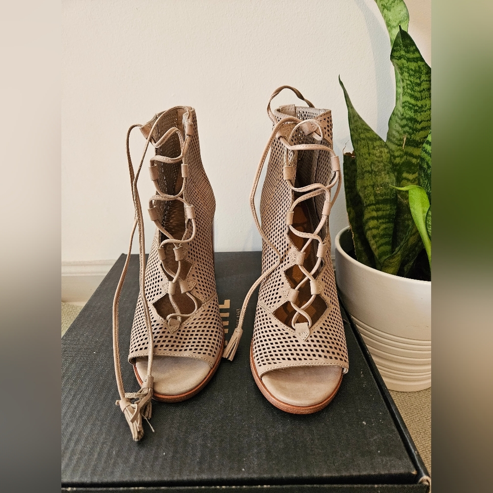 FRYE Gaby Perd Ghillie ankles booties
